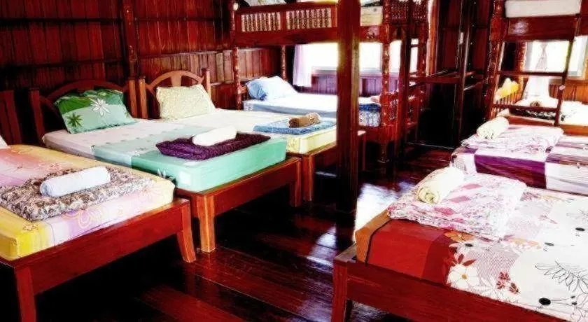 Bed in RuenNamyen Resort Amphawa