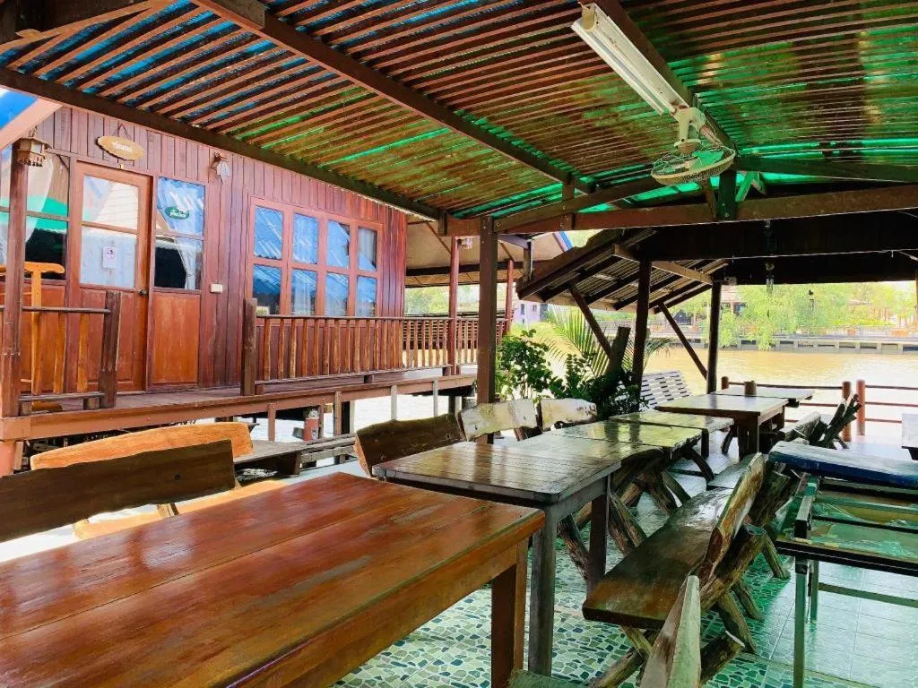 RuenNamyen Resort Amphawa