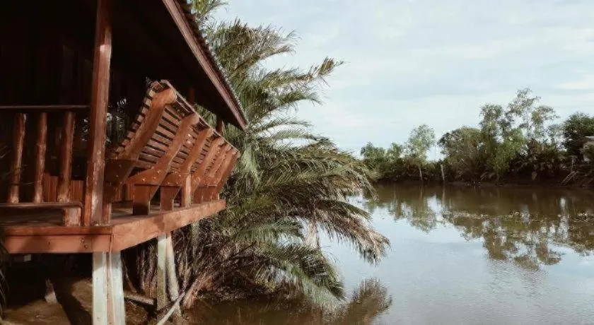 RuenNamyen Resort Amphawa