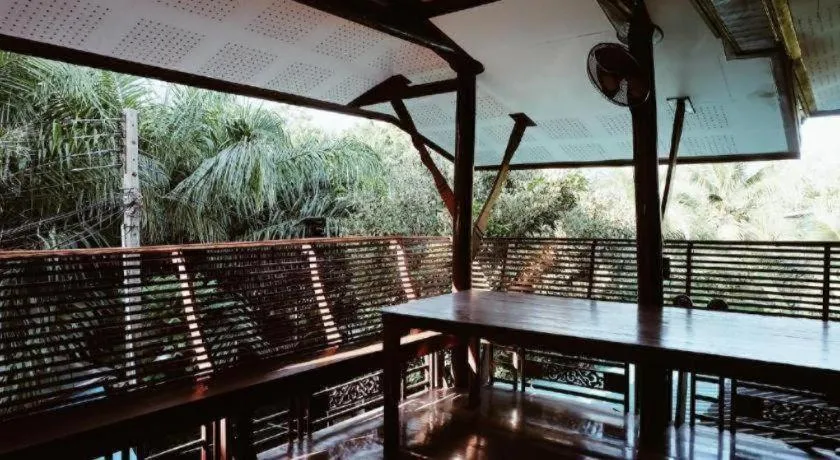 RuenNamyen Resort Amphawa