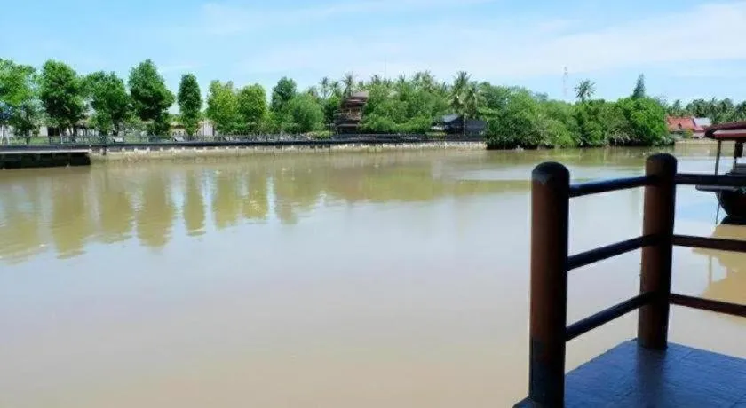 RuenNamyen Resort Amphawa