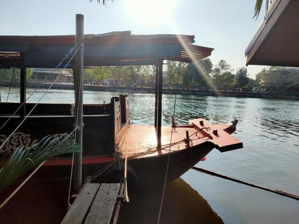 RuenNamyen Resort Amphawa