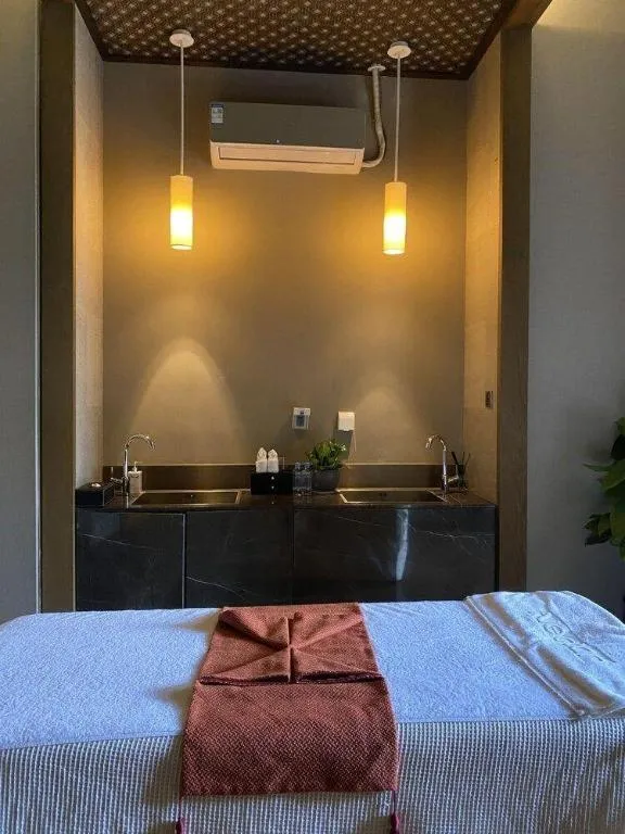 Bed in New World Guiyang Hotel