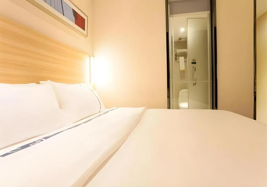 Bed in City Comfort Inn Nanning Chaoyang Square Metro Station