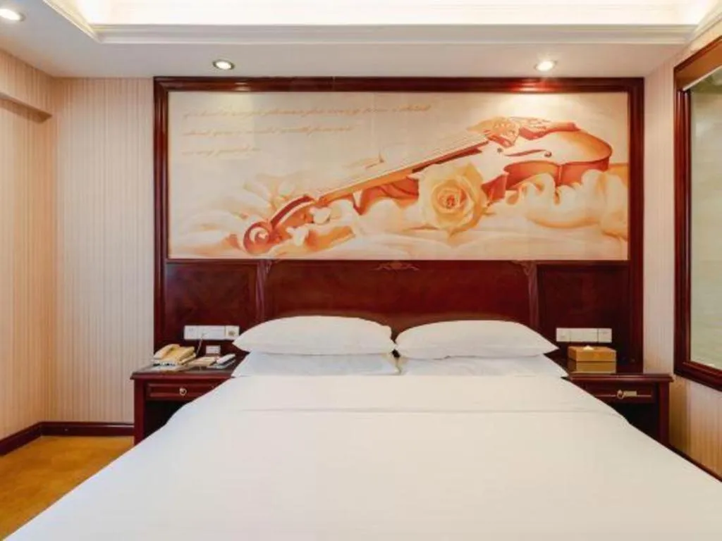 Bed in Vienna Hotel Nanning Train Station