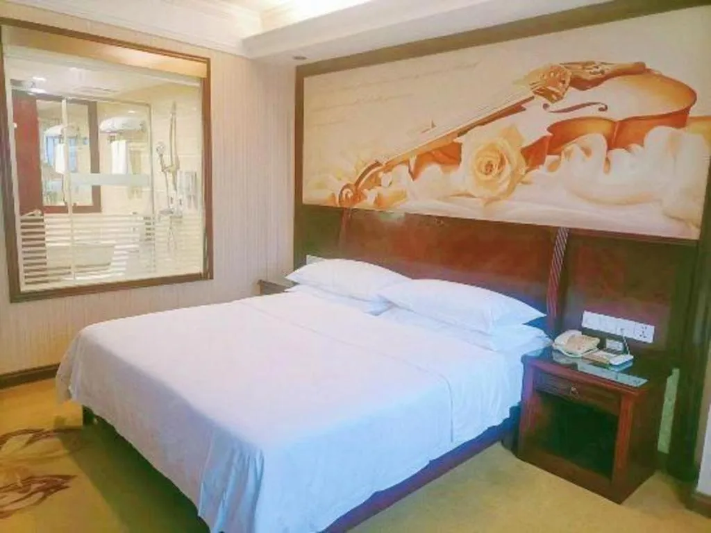 Bed in Vienna Hotel Nanning Train Station