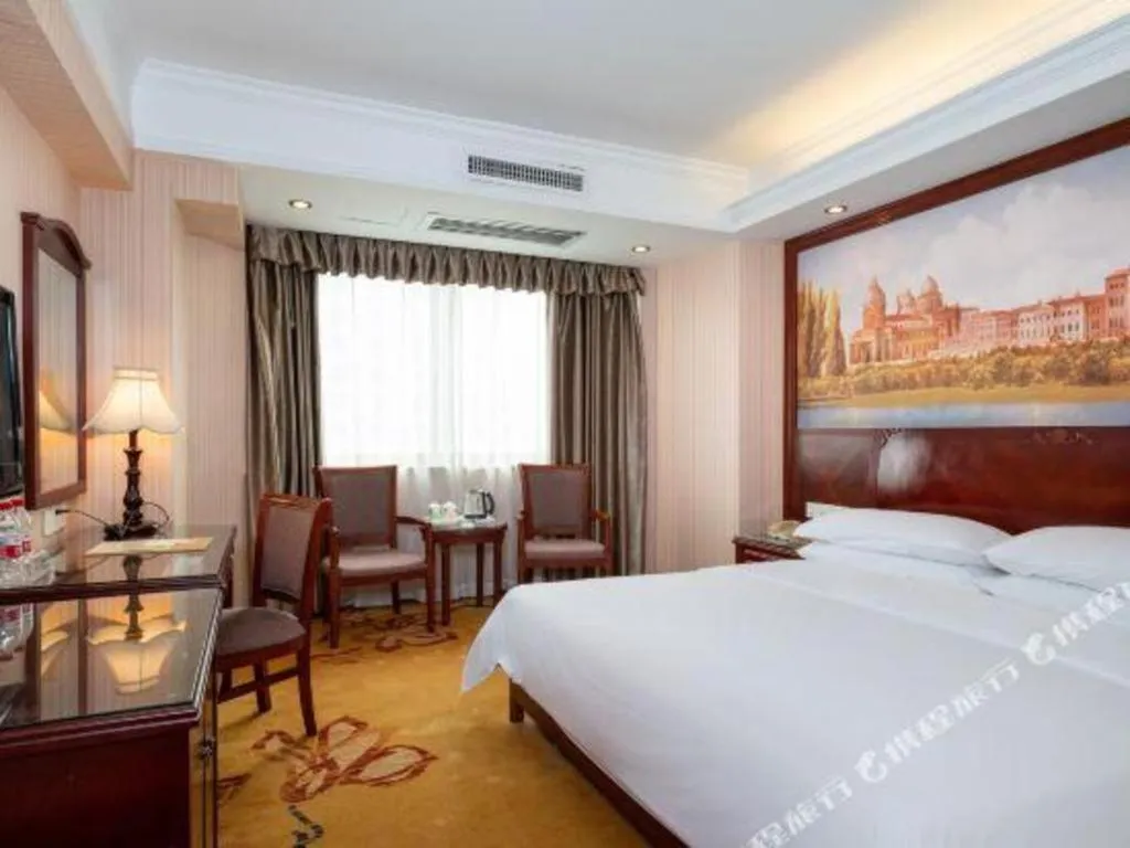 Bed in Vienna Hotel Nanning Train Station