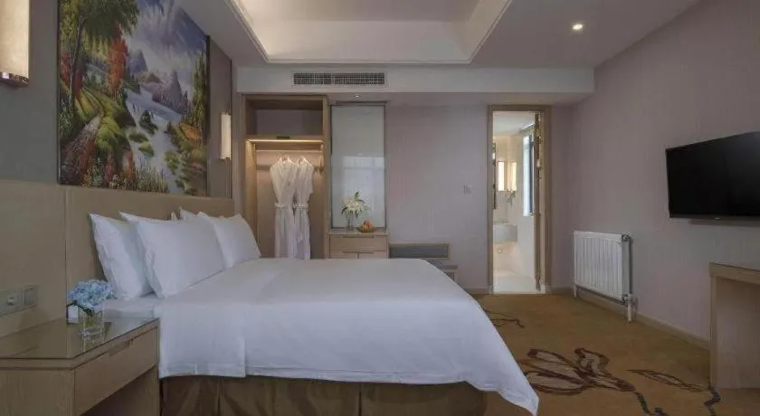 Bed in Vienna Hotel Nanning Train Station