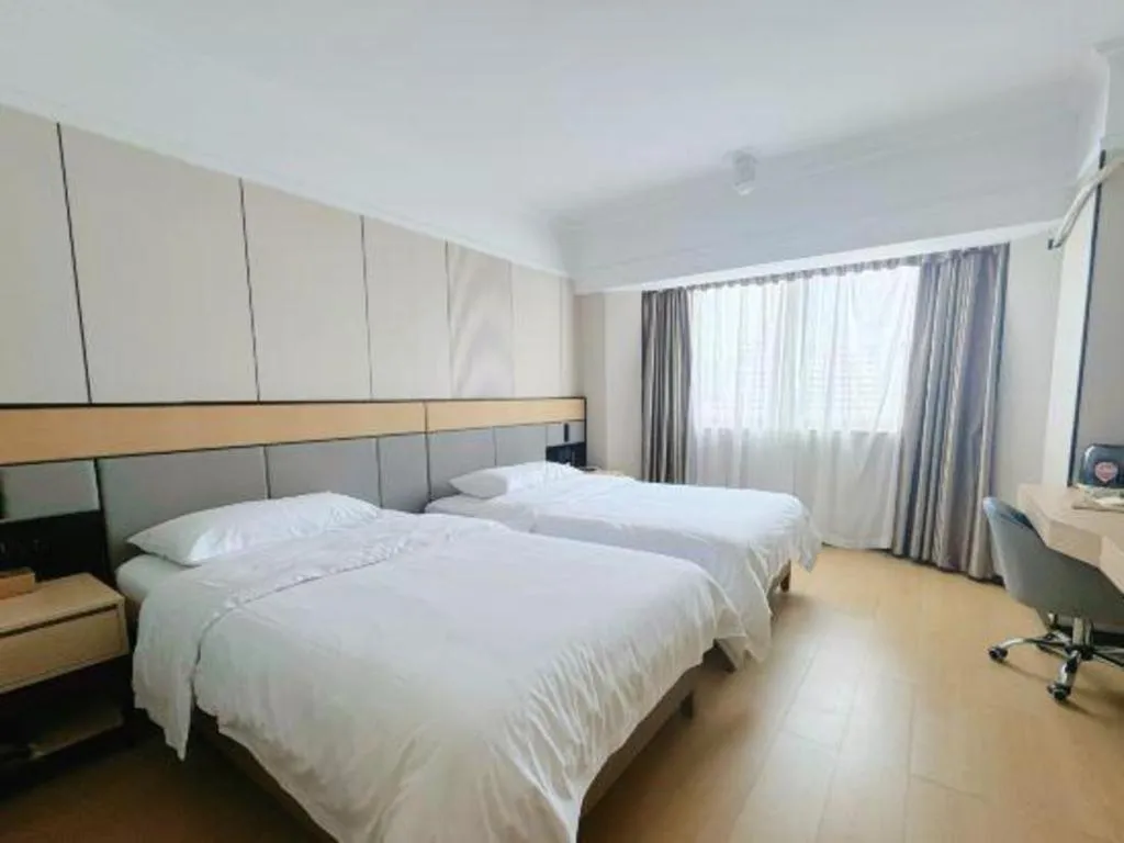 Bed in Vienna Hotel Nanning Train Station