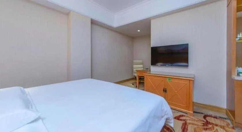 Bed in Vienna International Hotel Shenzhen North Station Branch