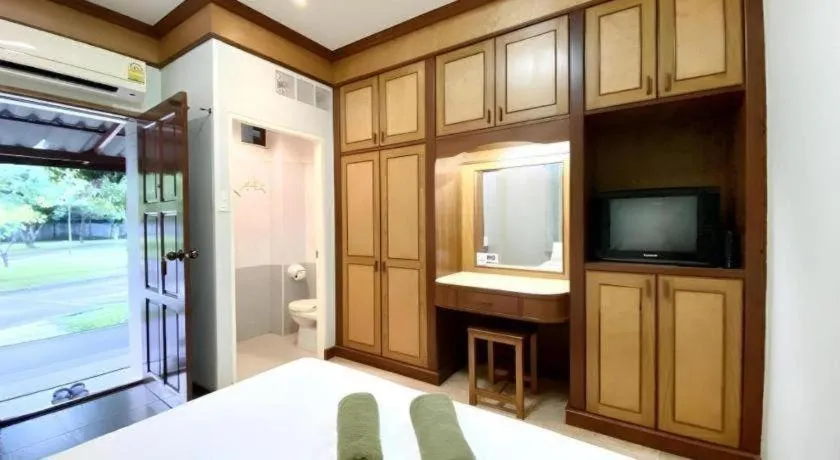 Bed in Phuphan Park Hotel