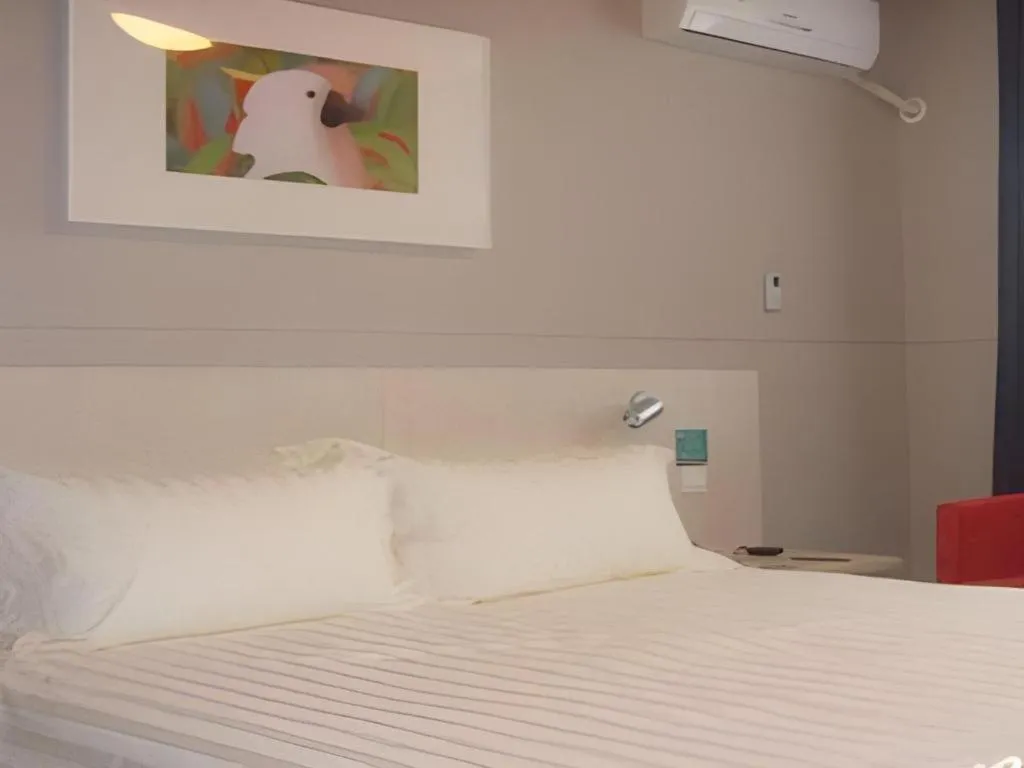 Bed in Jinjiang Inn Baotou Donghe East Railway Station