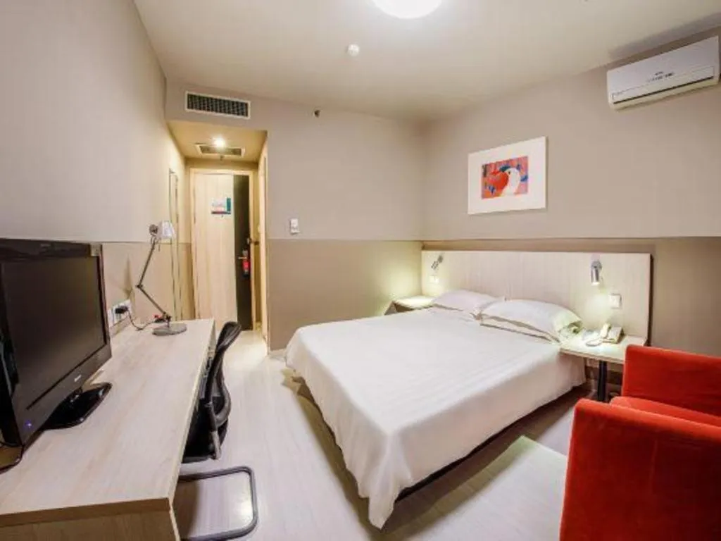 Bed in Jinjiang Inn Baotou Donghe East Railway Station