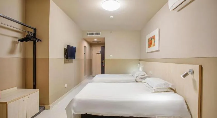 Bed in Jinjiang Inn Baotou Donghe East Railway Station