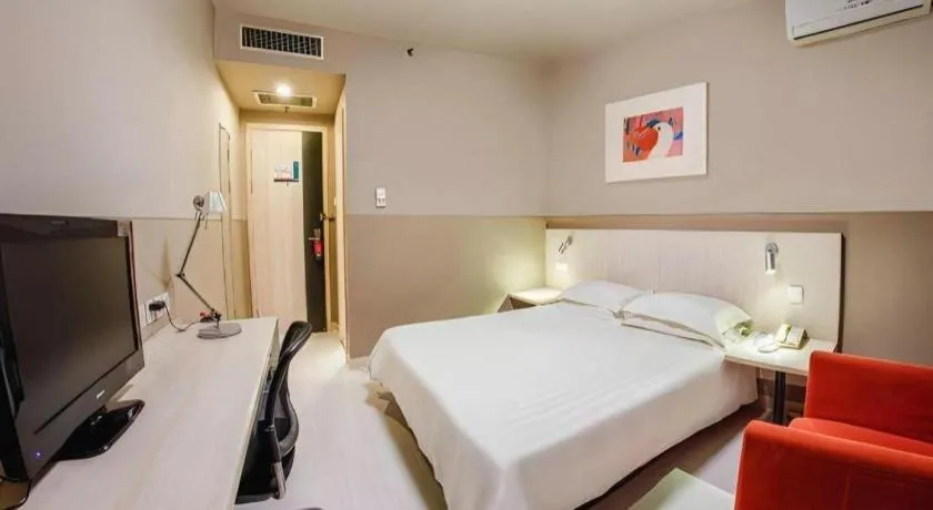 Bed in Jinjiang Inn Baotou Donghe East Railway Station