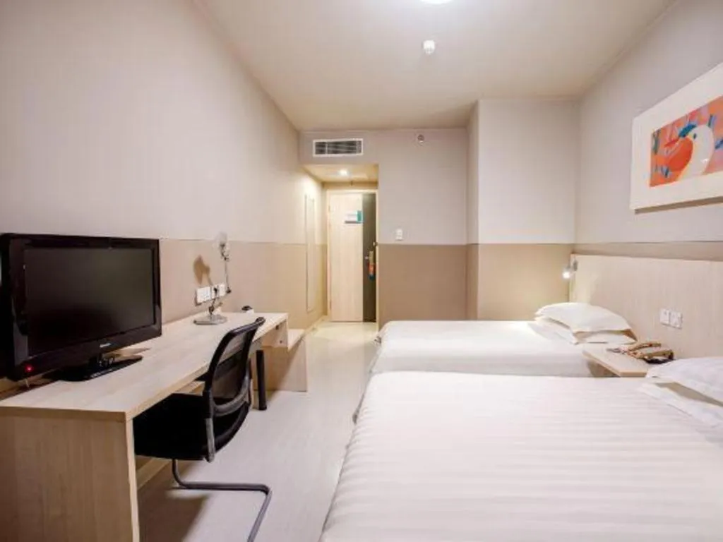 Bed in Jinjiang Inn Baotou Donghe East Railway Station