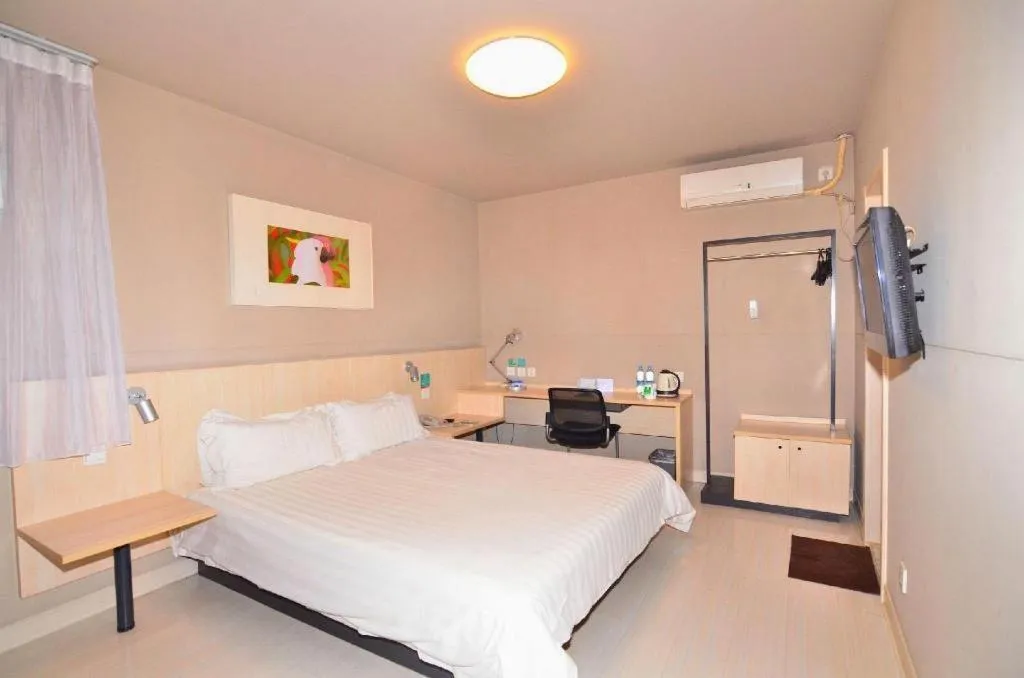 Bed in Jinjiang Inn Baotou Donghe East Railway Station