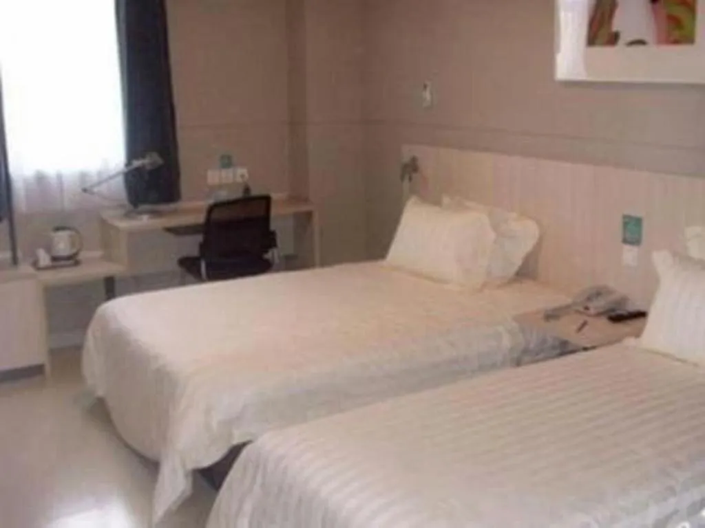 Bed in Jinjiang Inn Baotou Donghe East Railway Station