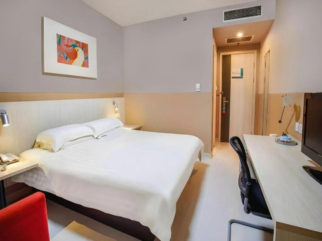 Bed in Jinjiang Inn Baotou Donghe East Railway Station