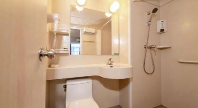 Jinjiang Inn Sanya Hexi Road Pedestrian Bridge