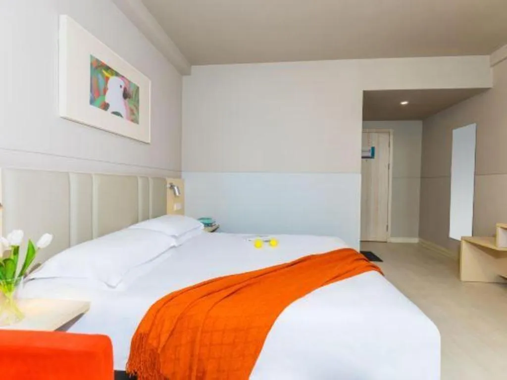 Bed in Jinjiang Inn Sanya Hexi Road Pedestrian Bridge