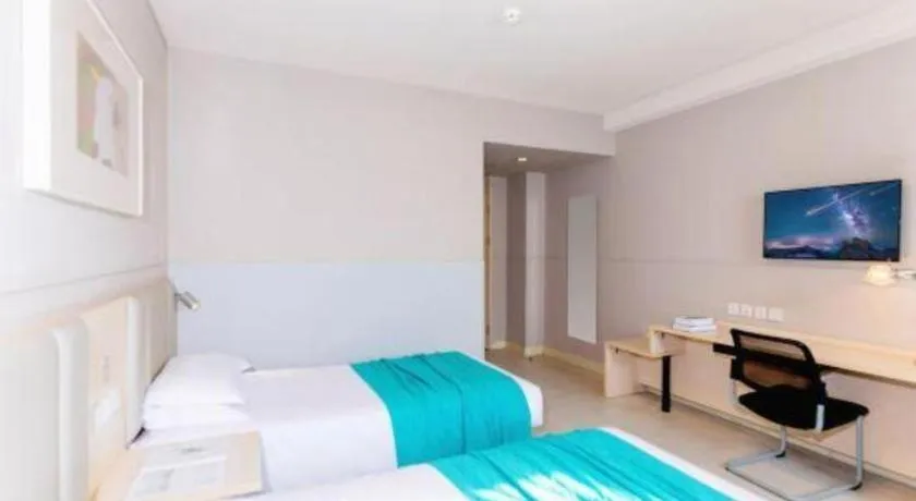 Bed in Jinjiang Inn Sanya Hexi Road Pedestrian Bridge