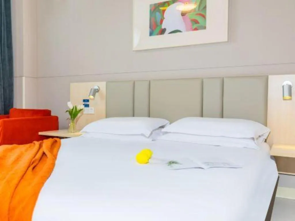 Bed in Jinjiang Inn Sanya Hexi Road Pedestrian Bridge