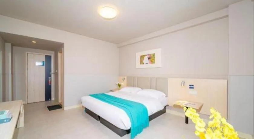 Bed in Jinjiang Inn Sanya Hexi Road Pedestrian Bridge