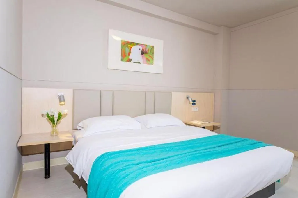 Bed in Jinjiang Inn Sanya Hexi Road Pedestrian Bridge