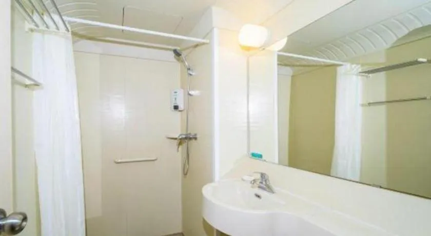 Jinjiang Inn Sanya Hexi Road Pedestrian Bridge