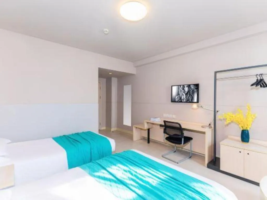 Bed in Jinjiang Inn Sanya Hexi Road Pedestrian Bridge