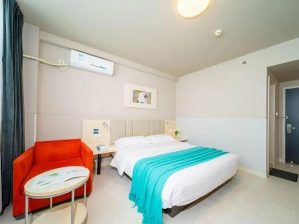 Bed in Jinjiang Inn Sanya Hexi Road Pedestrian Bridge