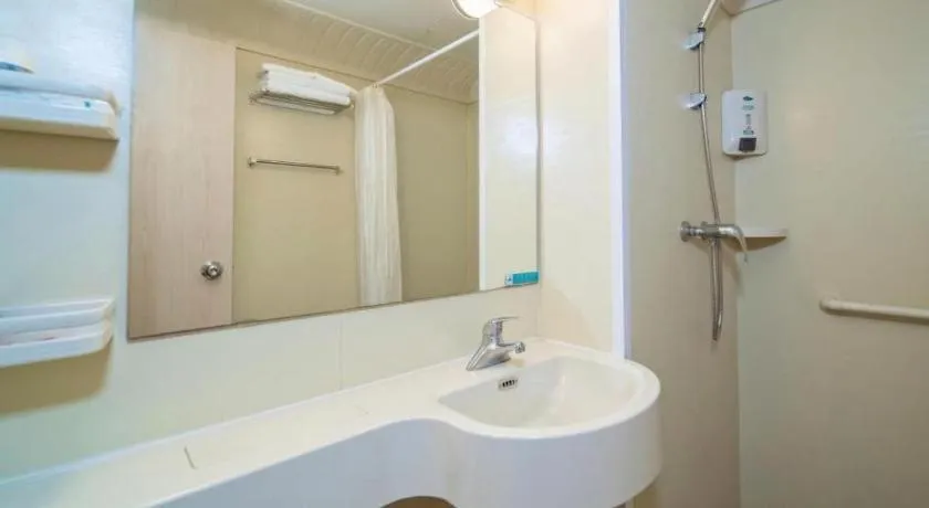 Jinjiang Inn Sanya Hexi Road Pedestrian Bridge