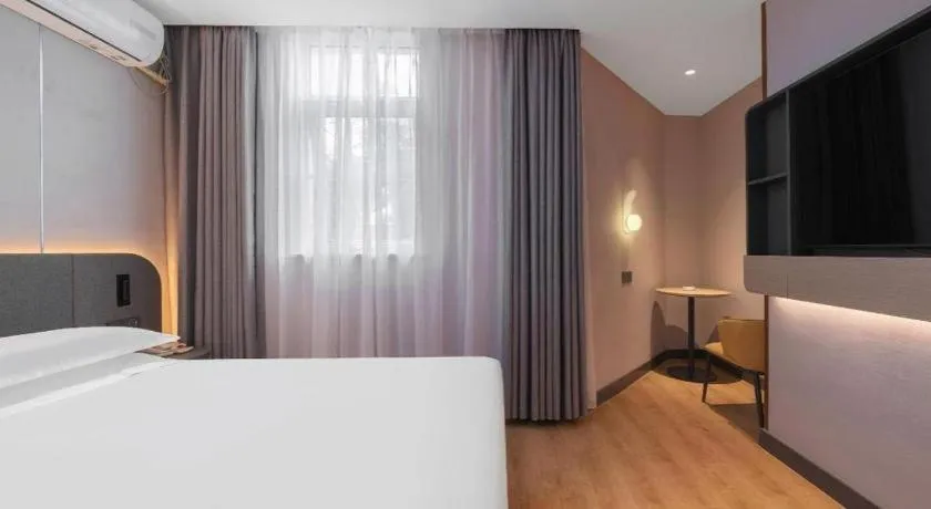 Bed in Jinjiang Inn Quanzhou West Street Kaiyuan Temple