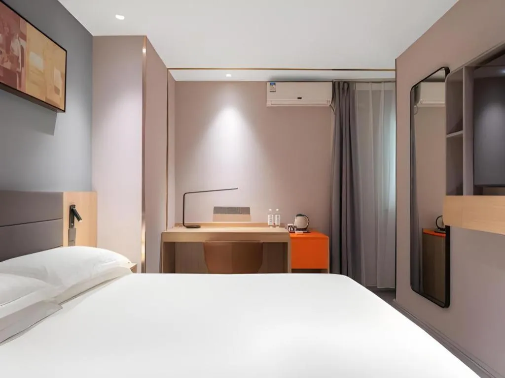 Bed in Jinjiang Inn Quanzhou West Street Kaiyuan Temple