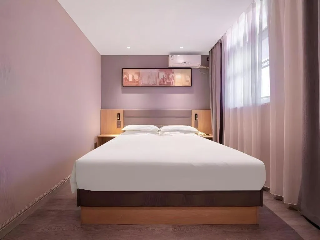 Bed in Jinjiang Inn Quanzhou West Street Kaiyuan Temple