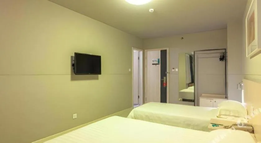 Bed in Jinjiang Inn Quanzhou West Street Kaiyuan Temple