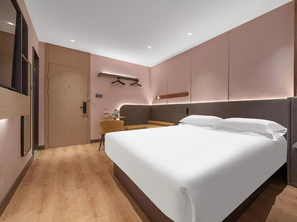 Bed in Jinjiang Inn Quanzhou West Street Kaiyuan Temple