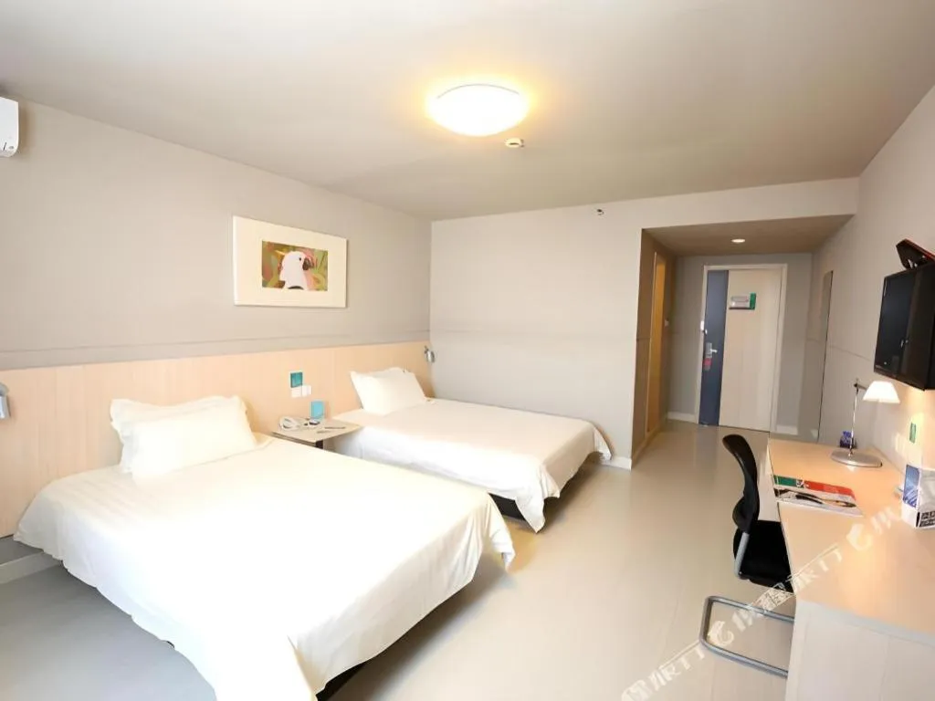 Bed in Jinjiang Inn Quanzhou West Street Kaiyuan Temple