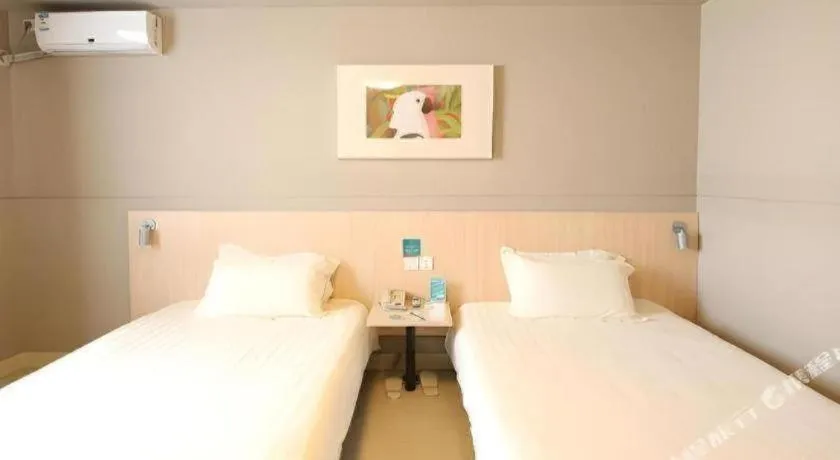 Bed in Jinjiang Inn Quanzhou West Street Kaiyuan Temple