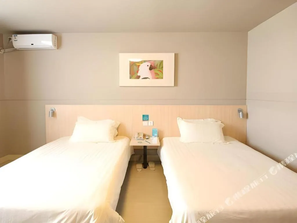 Bed in Jinjiang Inn Quanzhou West Street Kaiyuan Temple