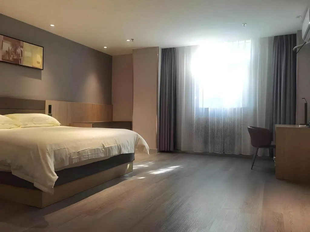 Bed in Jinjiang Inn Quanzhou West Street Kaiyuan Temple