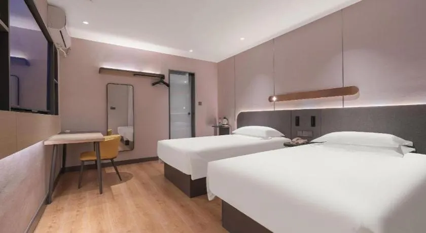 Bed in Jinjiang Inn Quanzhou West Street Kaiyuan Temple