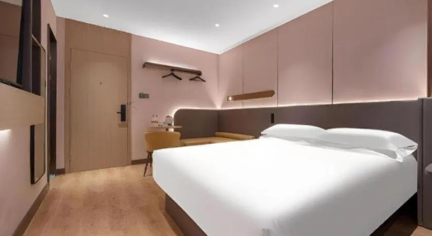 Bed in Jinjiang Inn Quanzhou West Street Kaiyuan Temple