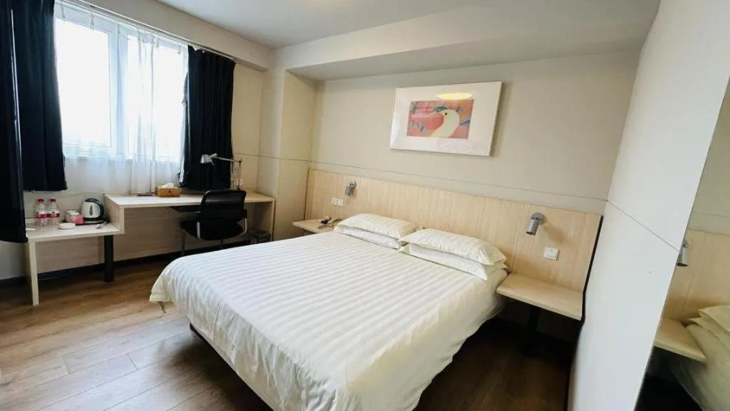 Bed in Jinjiang Inn Quanzhou West Street Kaiyuan Temple