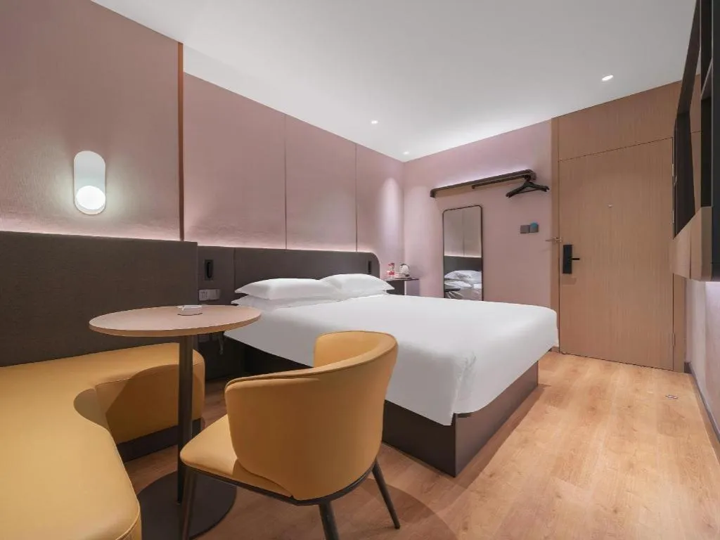 Bed in Jinjiang Inn Quanzhou West Street Kaiyuan Temple