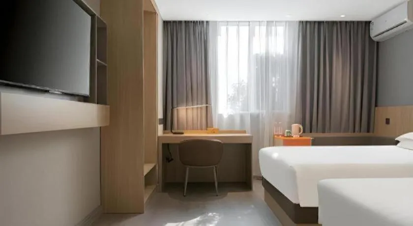 Bed in Jinjiang Inn Quanzhou West Street Kaiyuan Temple