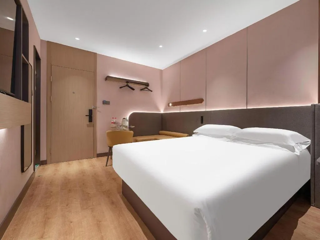 Bed in Jinjiang Inn Quanzhou West Street Kaiyuan Temple