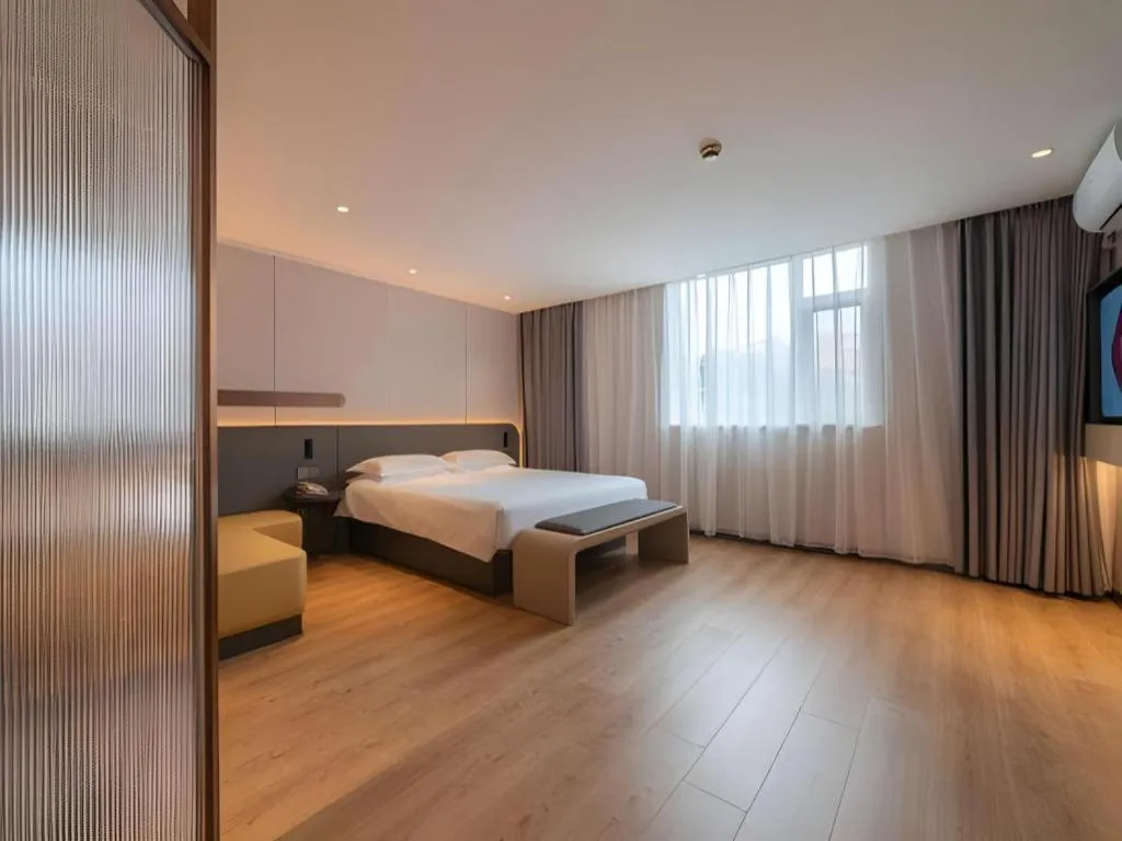 Bed in Jinjiang Inn Quanzhou West Street Kaiyuan Temple