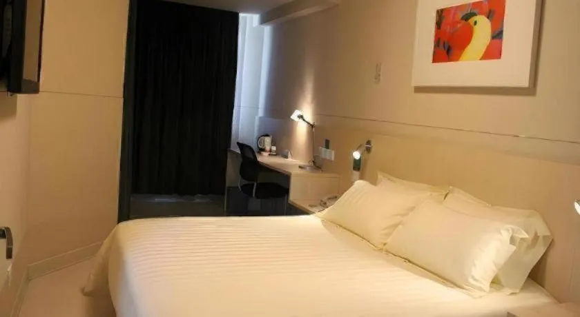 Bed in Jinjiang Inn Quanzhou West Street Kaiyuan Temple